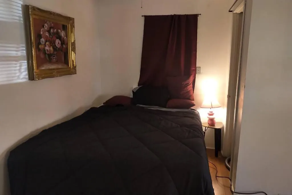 Awesome Cozy 1 Bedroom Coachhouse Toronto 0*,  Canada