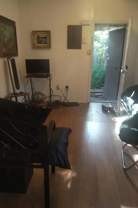 Awesome Cozy 1 Bedroom Coachhouse Toronto Holiday home